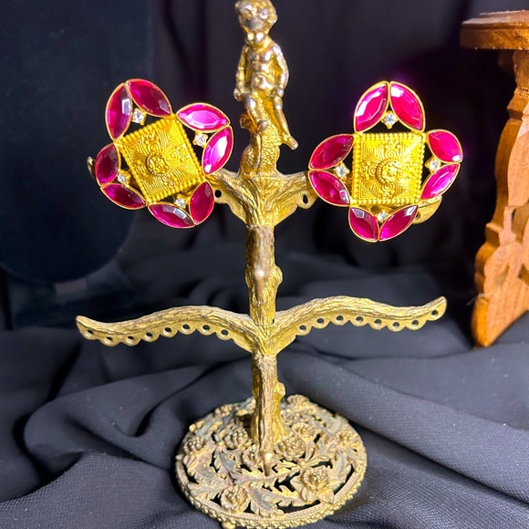 Vintage Jewelry - VTG Oversized pretty Gold tone metal and fuchsia rhinestone clip earrings.